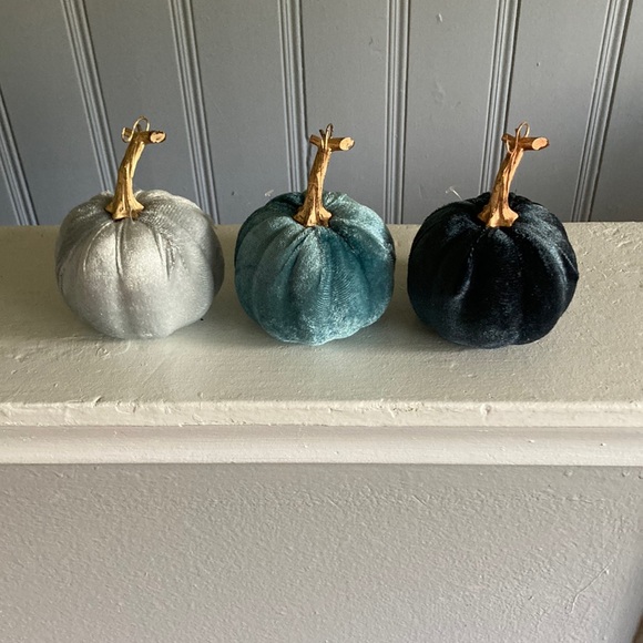 NWT Set of 3- Velvet Pumpkins- Dark Blue, Silver, Teal Fall Holiday Decorations - Picture 11 of 17